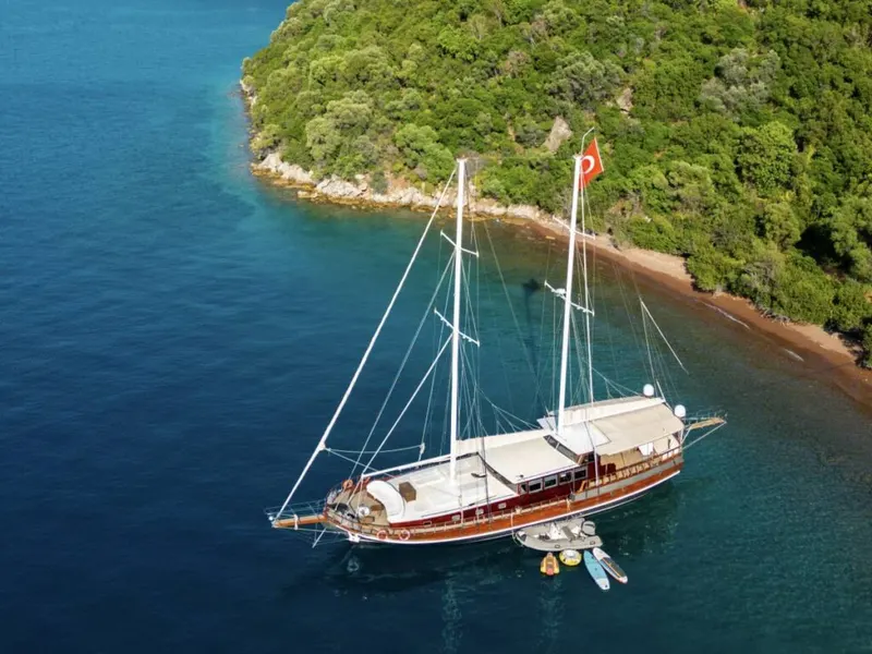 Yüksel Deniz Gulet – Marmaris Lüks Gulet Kiralama ve Mavi Yolculuk · 4