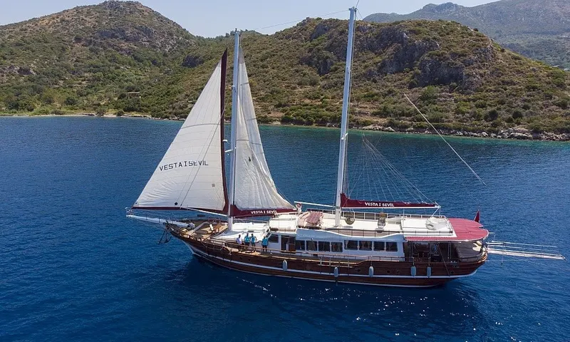 Gulet Vesta 1 Sevil | Marmaris 32 Metre Lüks Gulet Kiralama – 8 Kabin 16 Kişi, Jakuzili Flybridge