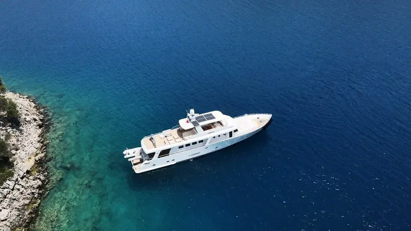 Motor Yat Vanguard | 27 Metre Lüks Motoryat Kiralama – 3 Kabin, 6 Kişi · 4