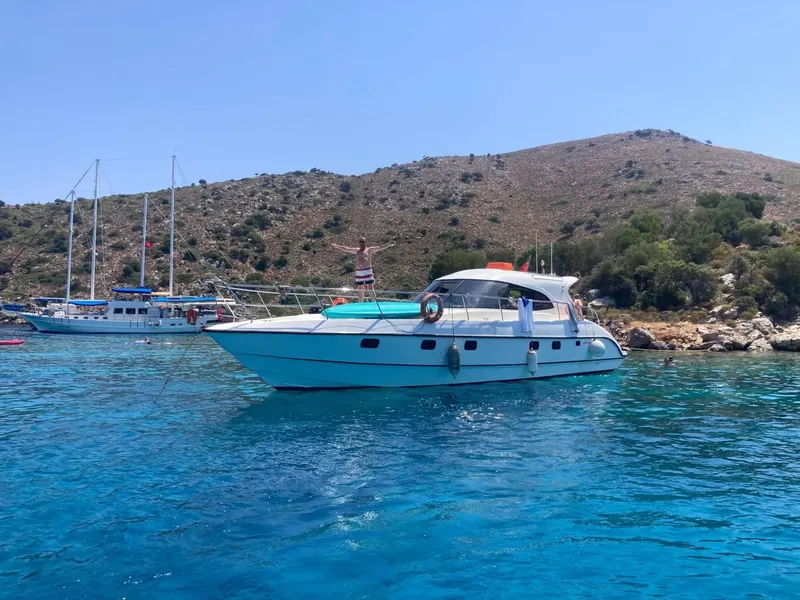 Marmaris Orhaniye 14 Metre American Craft Spor Motoryat Kiralama · 3