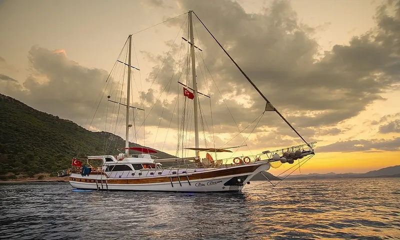 Blu Dream Lüks Gulet Kiralama | Fethiye Göcek 8 Kişilik Özel Yat · 3