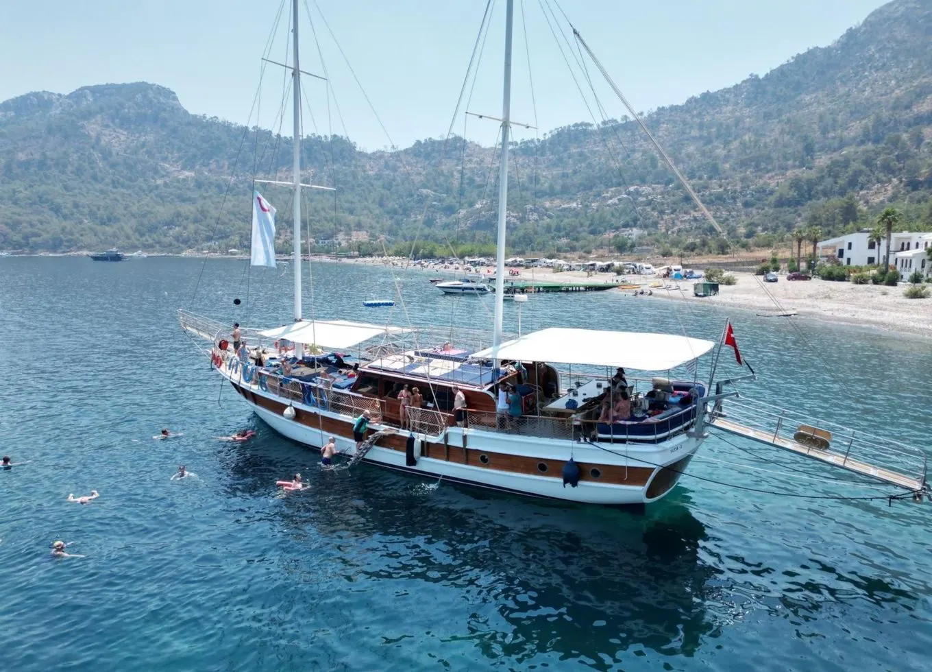 Marmaris’te Unutulmaz Bir Günlük Tekne Turu 35 Pax