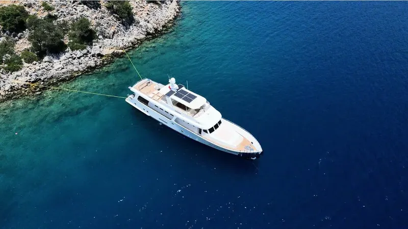 Motor Yat Vanguard | 27 Metre Lüks Motoryat Kiralama – 3 Kabin, 6 Kişi · 2