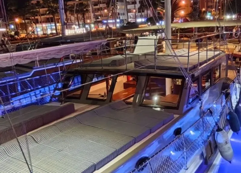 Marmaris’te Unutulmaz Bir Günlük Tekne Turu 35 Pax · 5
