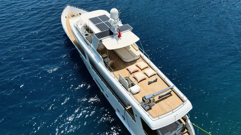 Motor Yat Vanguard | 27 Metre Lüks Motoryat Kiralama – 3 Kabin, 6 Kişi · 5