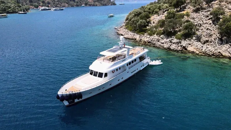 Motor Yat Vanguard | 27 Metre Lüks Motoryat Kiralama – 3 Kabin, 6 Kişi · 3